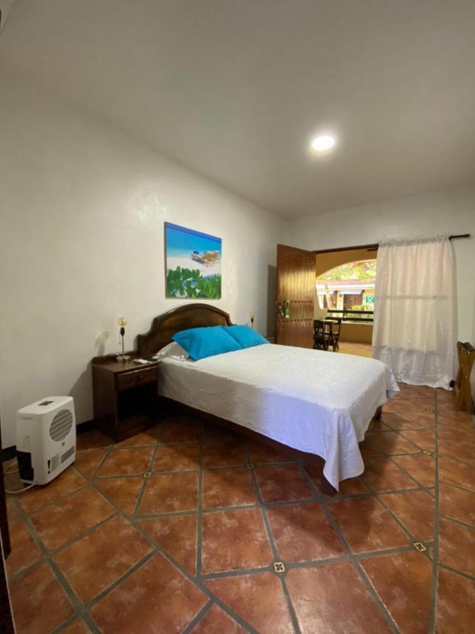 Hotel Playa Westfalia Puerto Limon Exterior photo